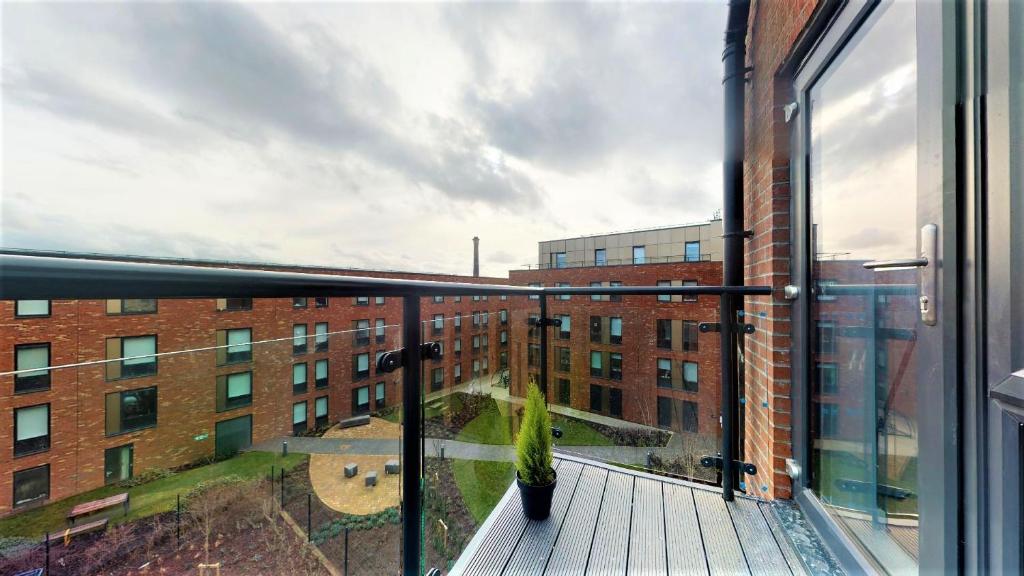 Icona - Spacious brand new apartment in York Centre!