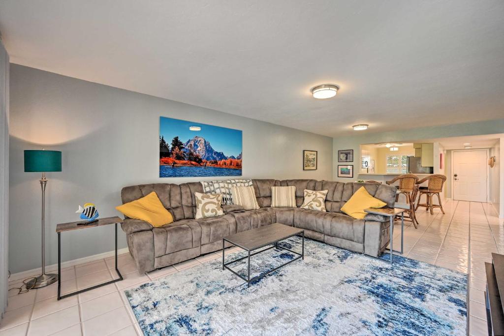 First-Floor Naples Condo about 3 Mi to Beaches!