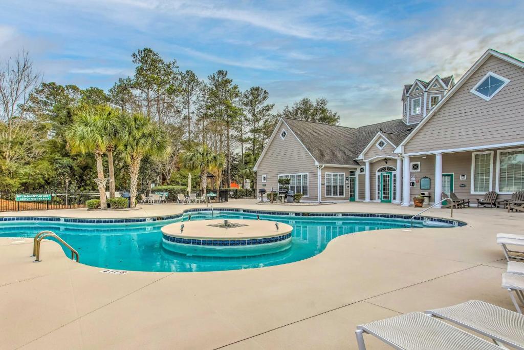 Bright and Cozy Myrtle Beach Escape with Pool!