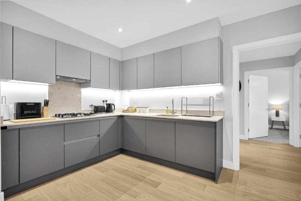 Belmore 1 & 2 Bedroom Luxury Apartments with Parking in Stanmore, North West London