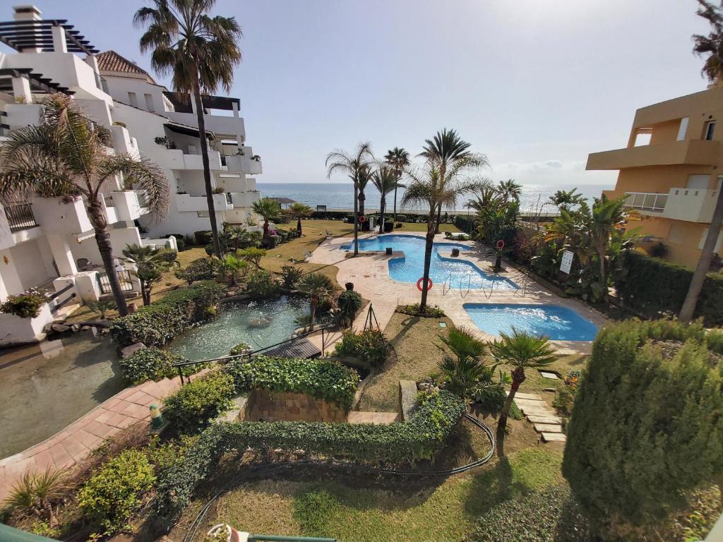 Lets in the Sun Arruzafa Playa Apartment 24
