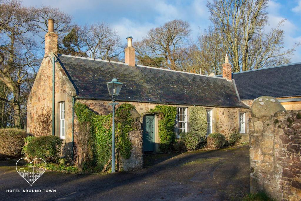 Stunning Stables Cottage in East Lothian Country Estate
