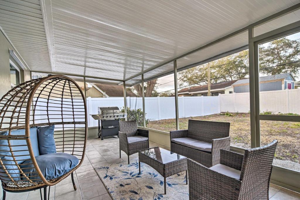 Lovely Clearwater Home with Screened Lanai!