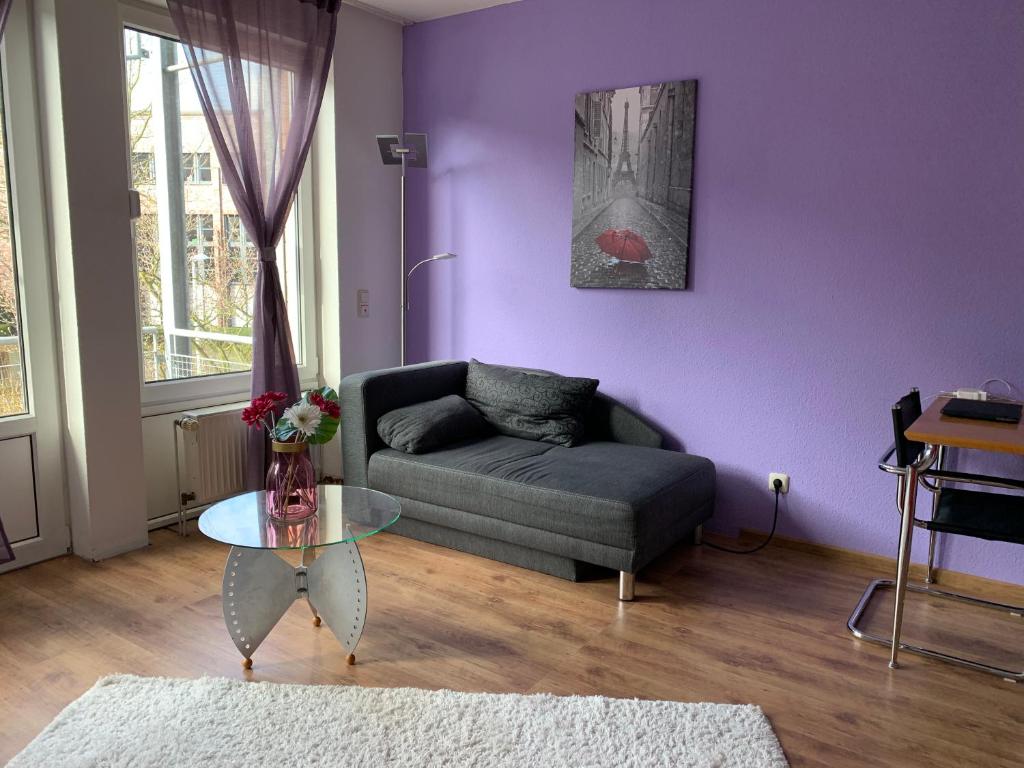 Modern 2 Rooms App with balcony, near to UN und Telekom