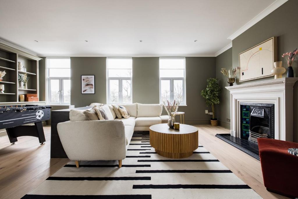 The Clapham Chambers - Stunning & Bright 3BDR Flat with Terrace