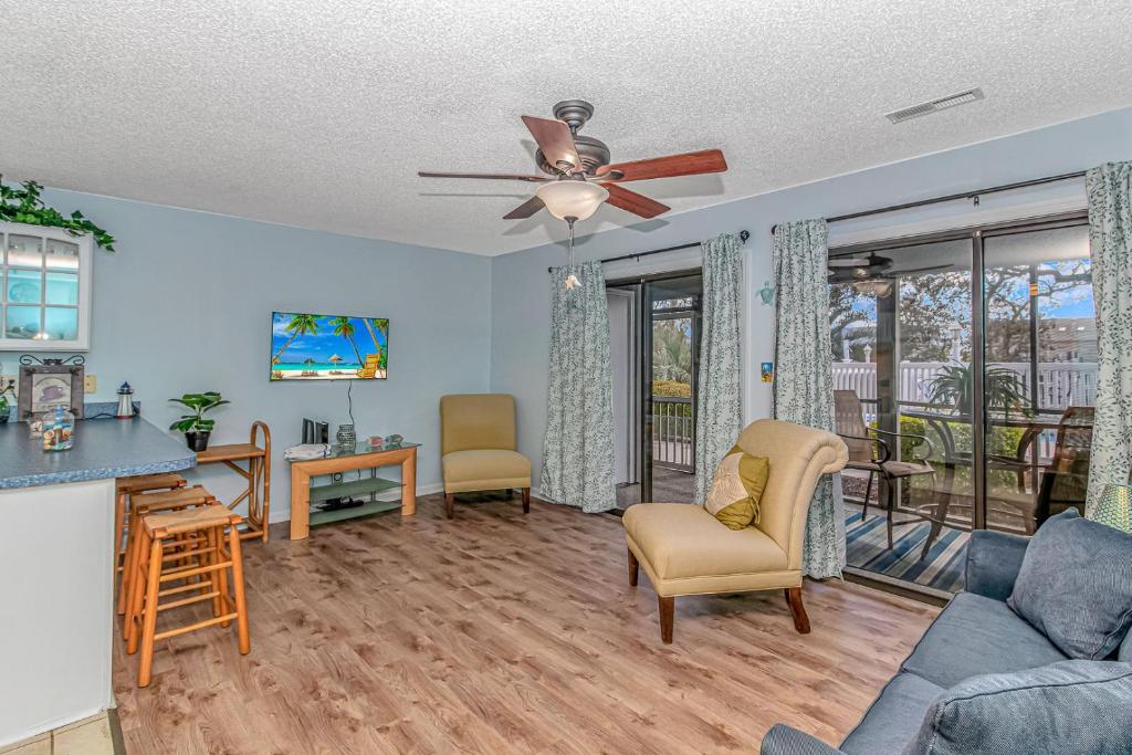 1 Bed - 1 Bath - Ground Level - Golf Colony at Plantation 5-M - Only 2 Miles To The Beach!