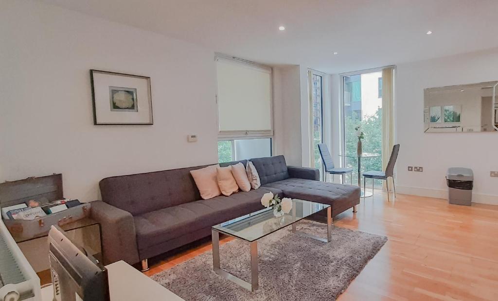 Impeccable 2-Bed Apartment in London
