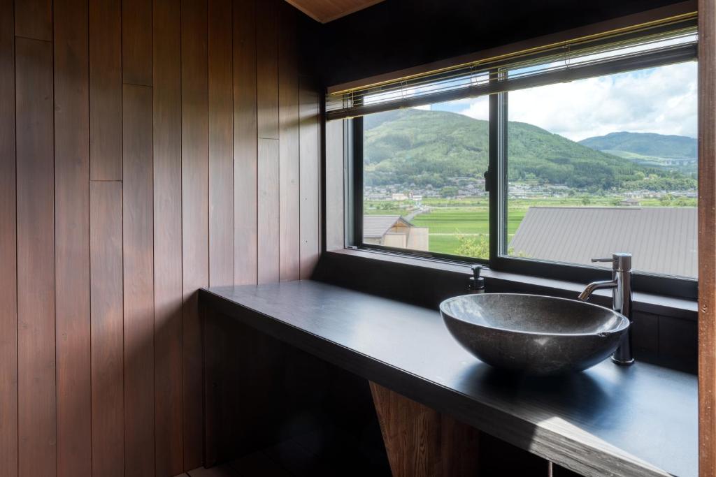 Yufuin Onsen Toshoan thumbnail 3