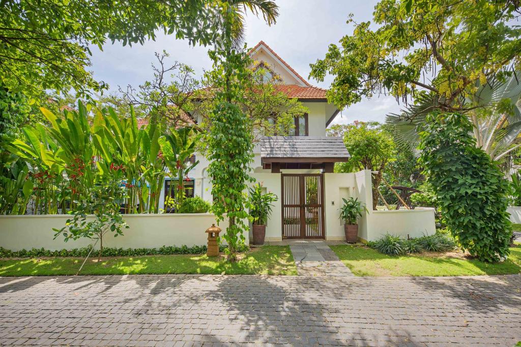 Furama Luxury Beach View Villas by Danatrip