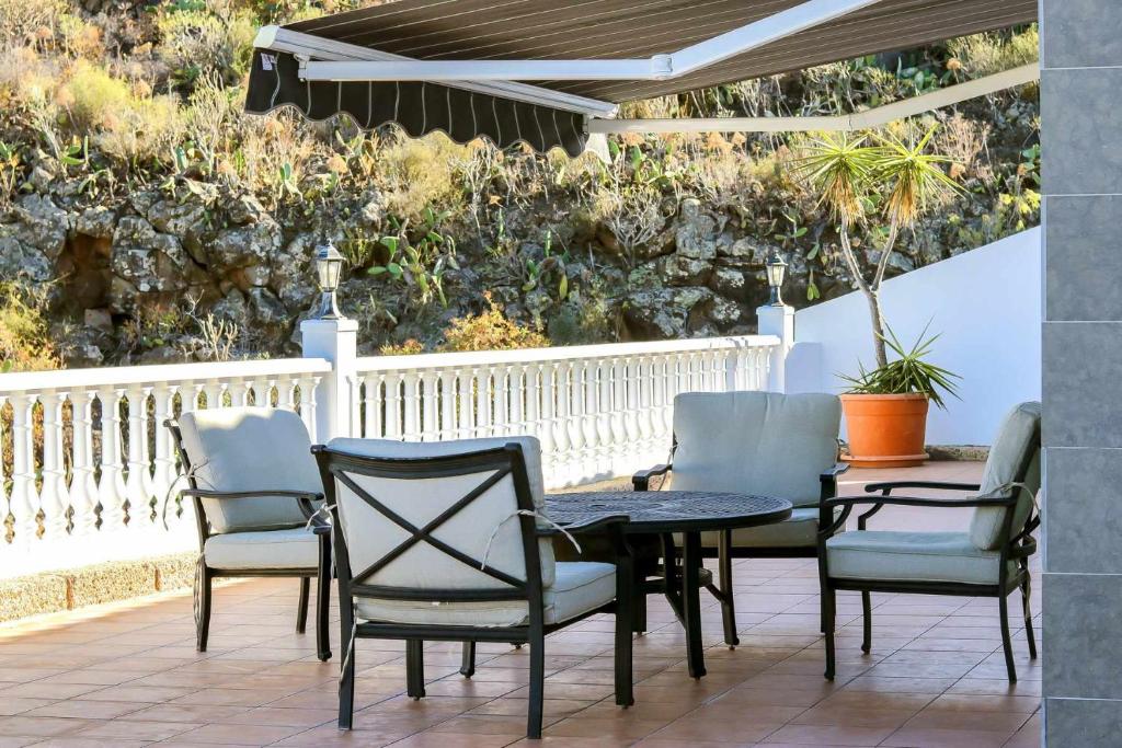 Luxury Villa Casa Blanca by Tenerife Rental and Sales 24
