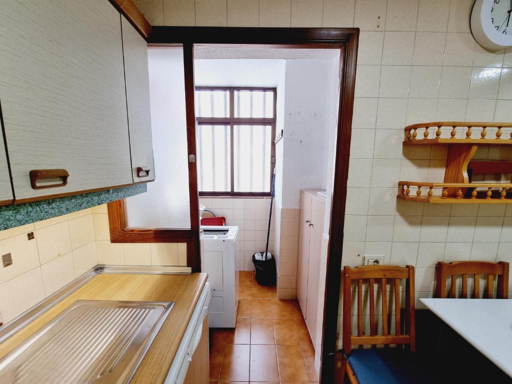 Centrally located family flat with acces to swimming pool 16