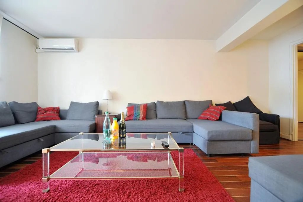 A/C Luxurious Flat Eiffel Convention 80m2, Paris, Franţa