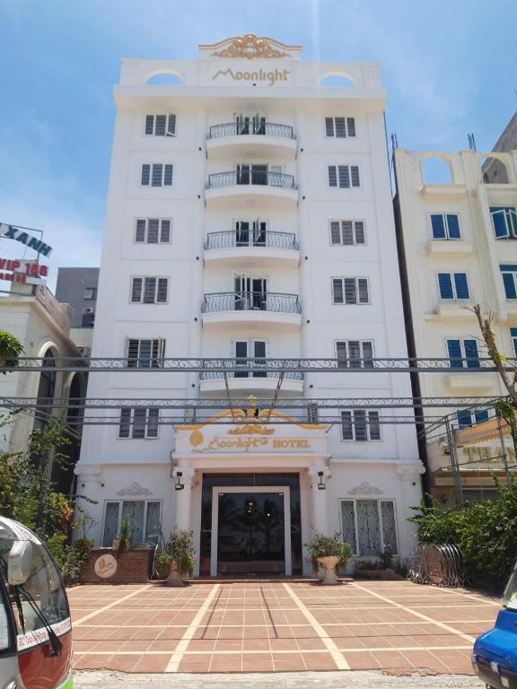 Moonlight Hotel- Mặt biển Hải Tiến