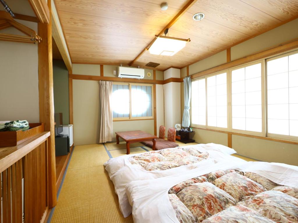 Hotel Yudanaka thumbnail 3