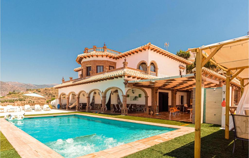Beautiful home in Malaga with Outdoor swimming pool, WiFi and 5 Bedrooms