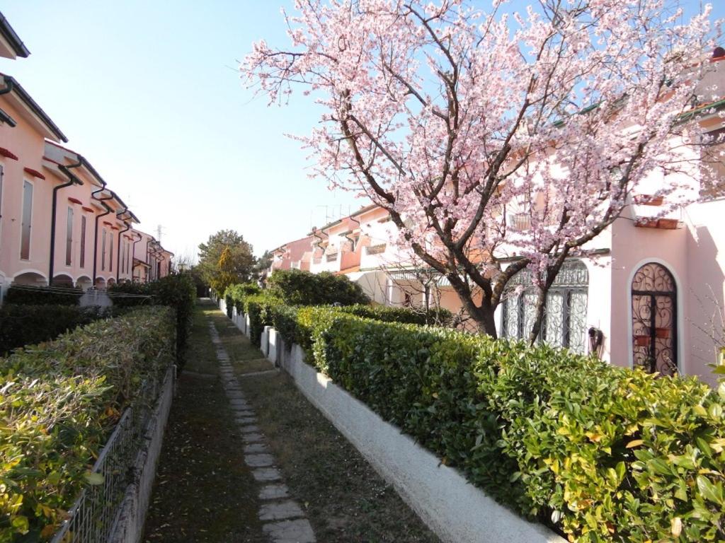 Cosy two - storey villa with a garden and a shared swimming pool