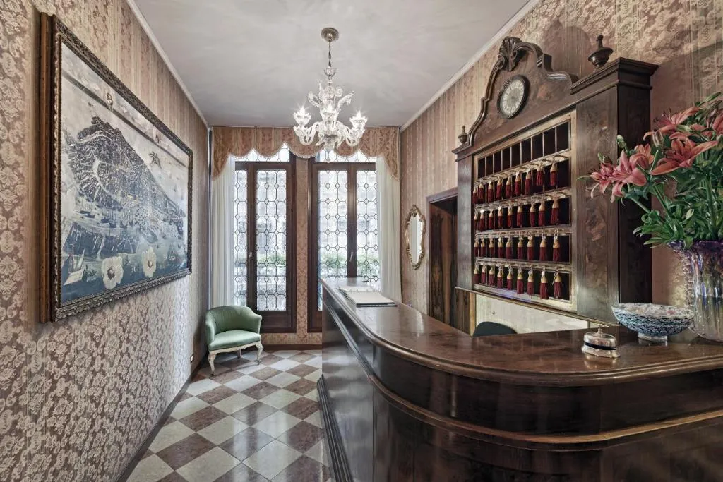 Antica Locanda al Gambero, Venice, Italy