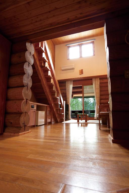Log Hotel Larch Lake Kanayama thumbnail 2