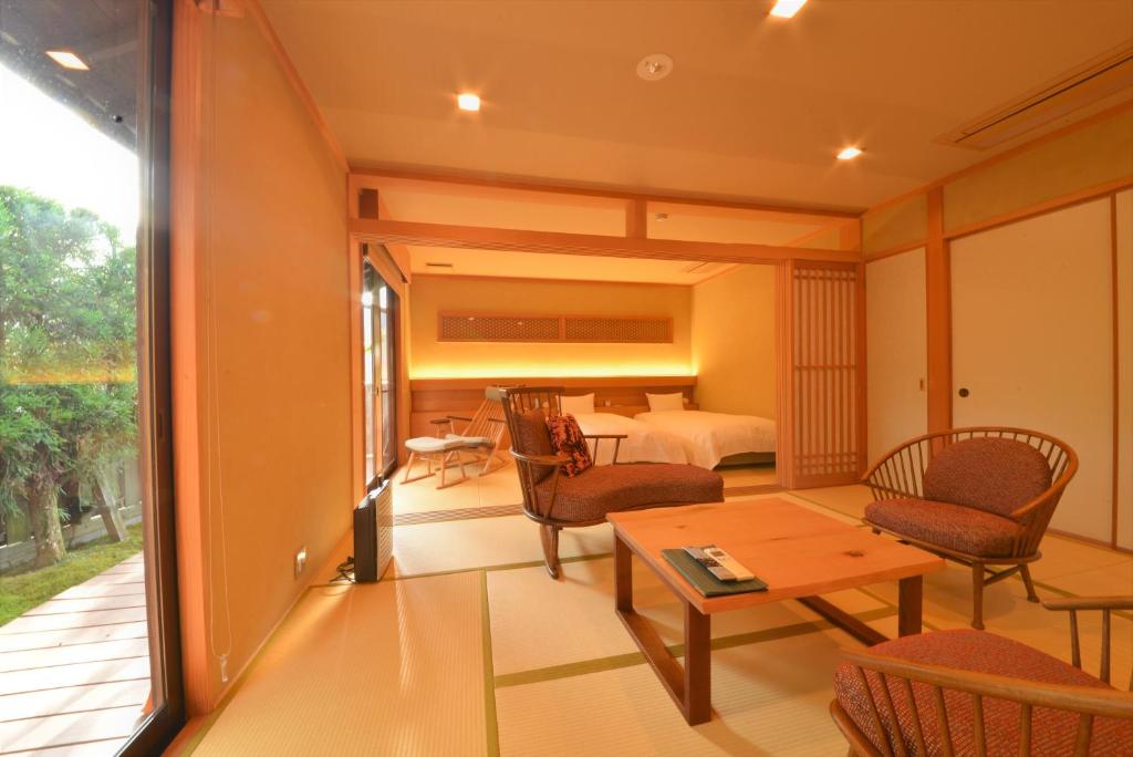 Japanese Ryokan Seryo thumbnail 3