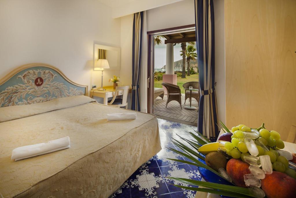 Deluxe Double or Twin Room with Sea View