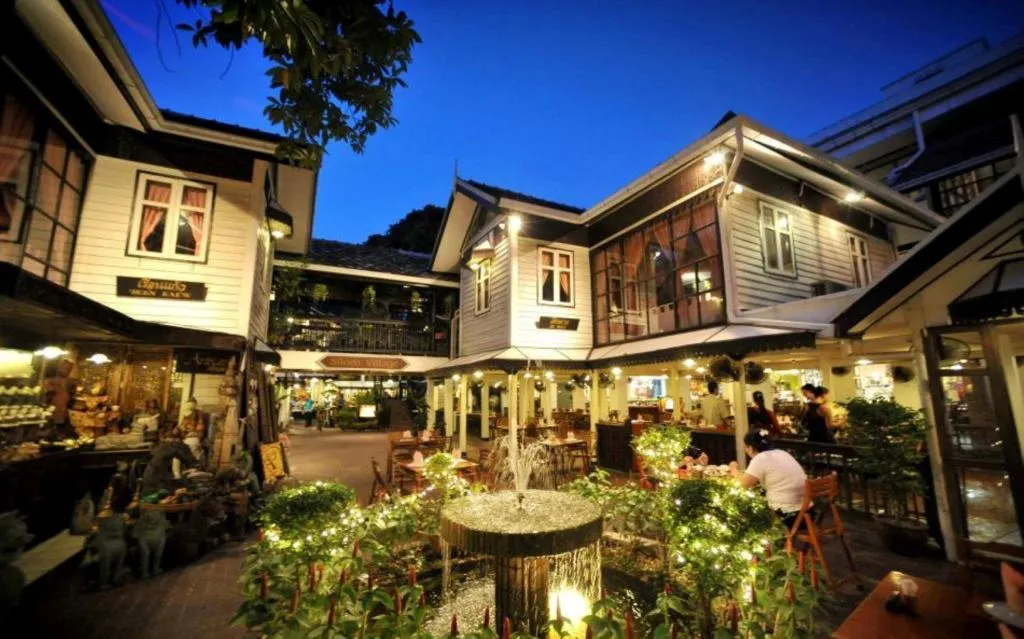 Silom Village Inn, Bangkok, Thailand