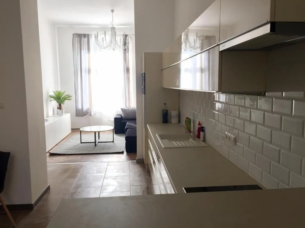 White Dream Home, Budapesta, Ungaria