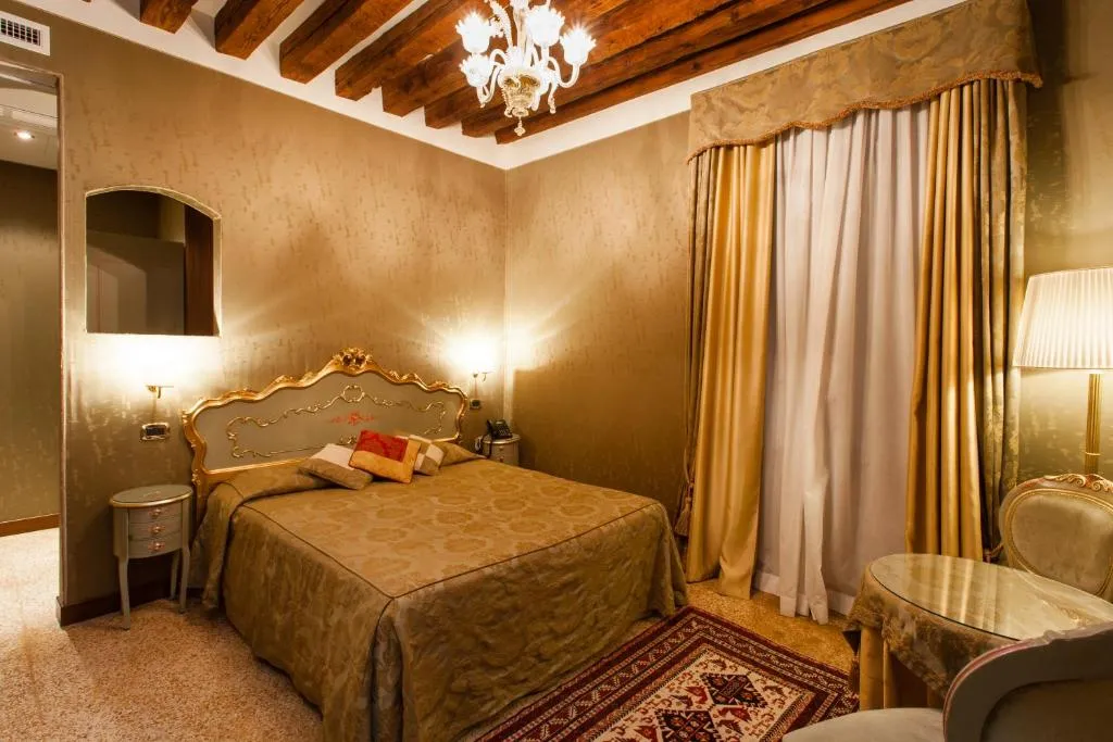 Hotel Al Ponte Mocenigo, Venice, Italy