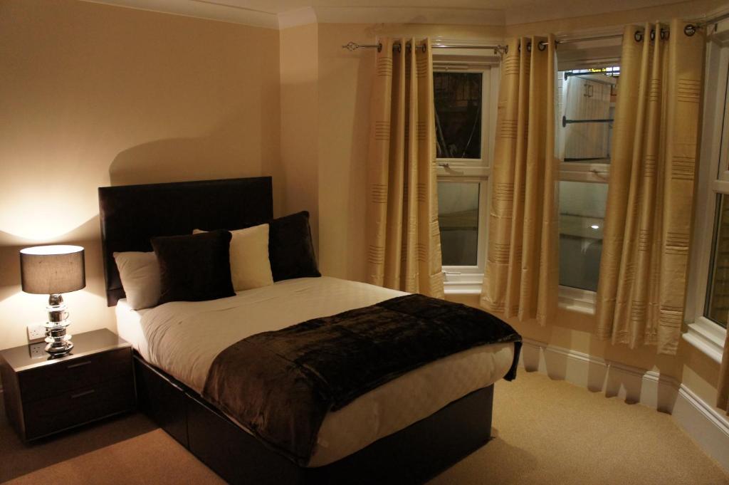 A room at the Sapphire Hotel London.