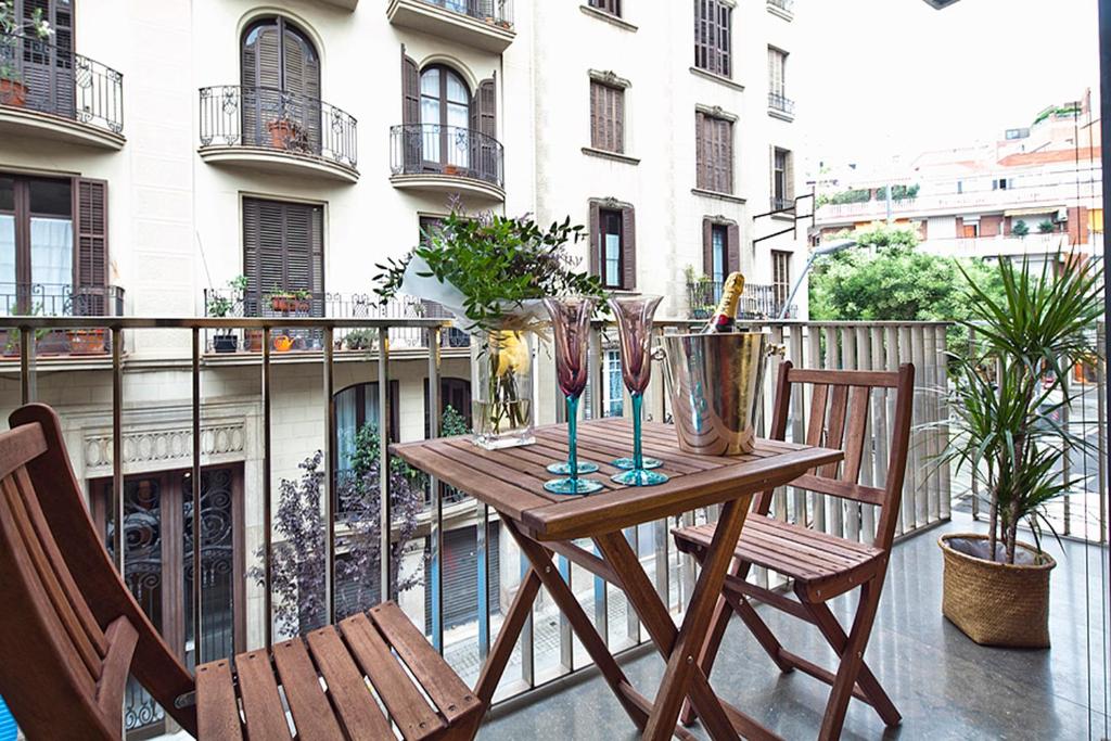 Un patio o zona exterior en Apartment Barcelona Rentals - Sarria Apartments Near Center