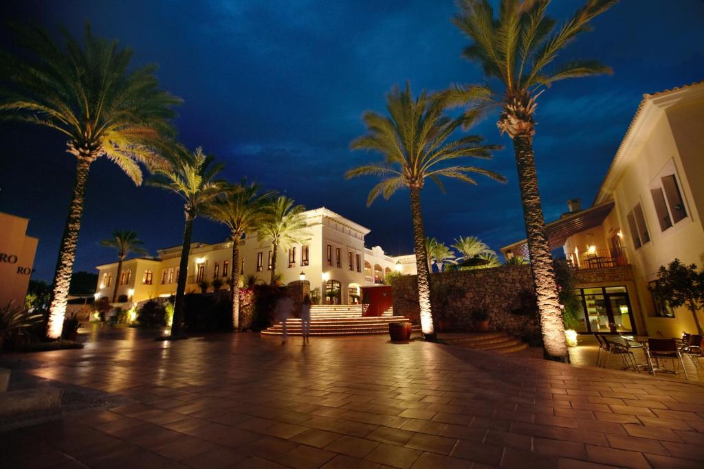 ROBINSON CALA SERENA ROBINSON CALA SERENA