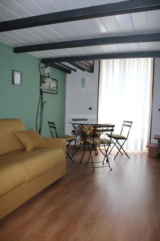 Casa del Girasole, Napoli, Italia