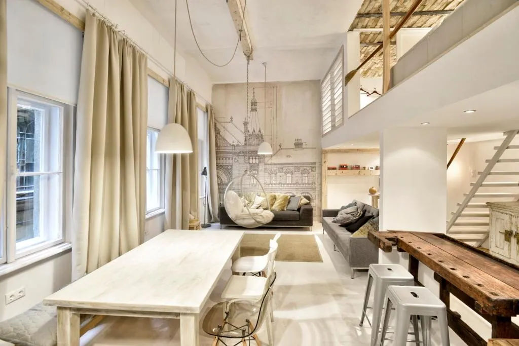 Designer - A10, Budapesta, Ungaria