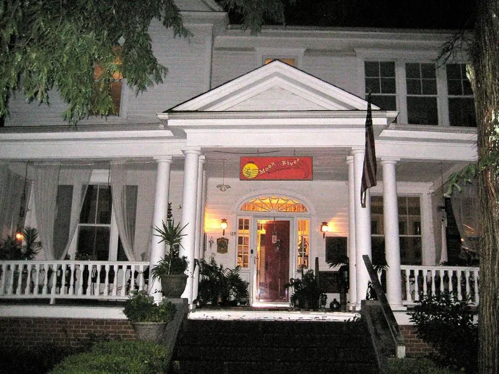 Inn Upon Moon River Plantation, Chester, United States