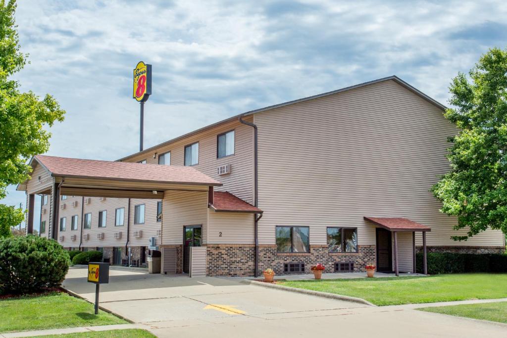 The Super 8 của Wyndham Normal Bloomington.