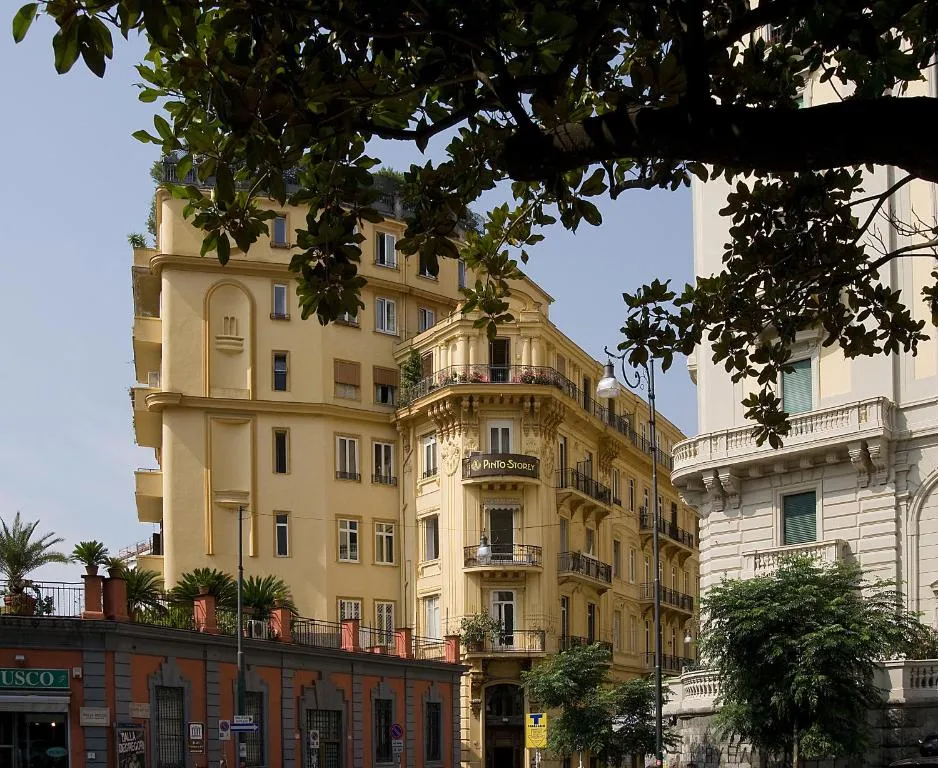 Pinto Storey Hotel, Napoli, Italia