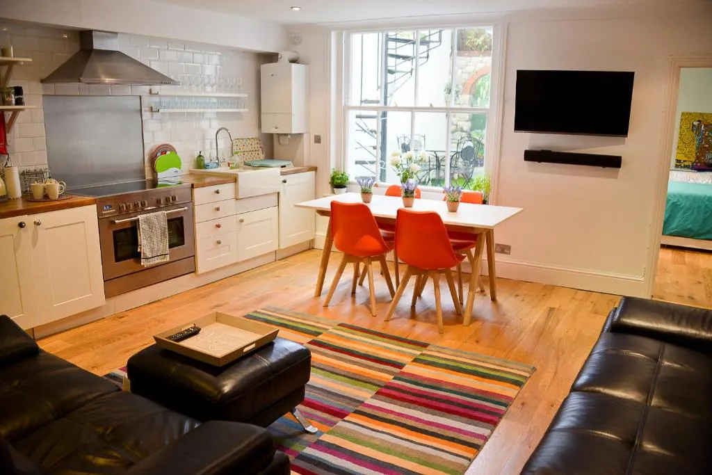 Hove Garden Flat by the Sea, Brighton and Hove, United Kingdom