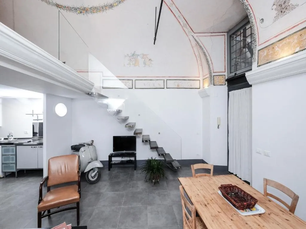 Ancient Trastevere Vespa Loft, Roma, Italy