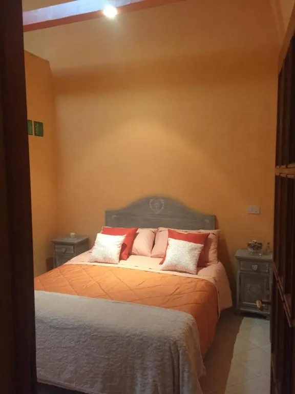 Don Vincenzo's home, Napoli, Italia