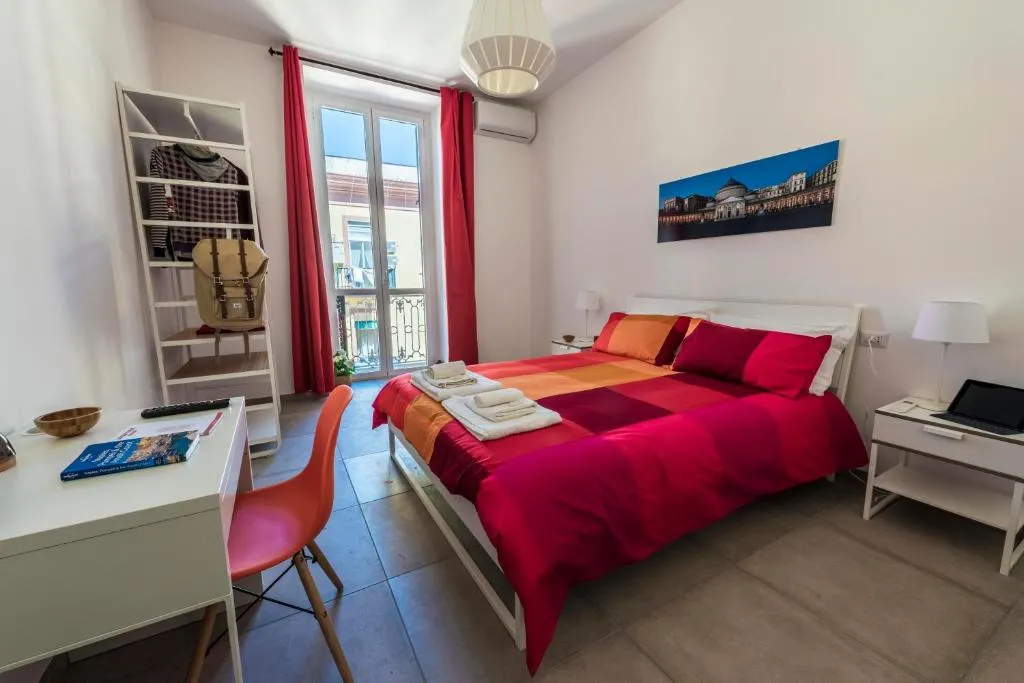 Aperture B&B, Napoli, Italia