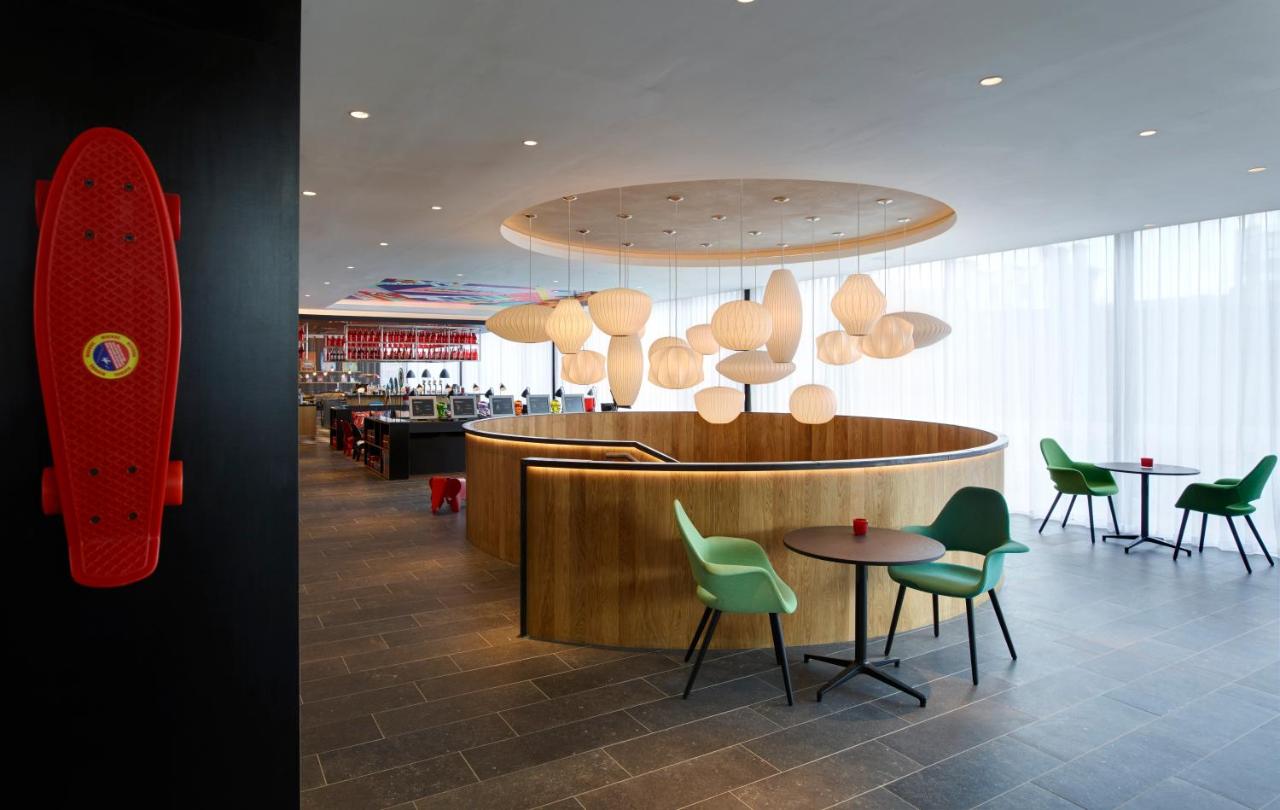 A guide to staying at CitizenM London Shoreditch Hotel. A stylish hotel in the heart of Shoreditch with trendy bar, cafes and restaurants at the doorstep.