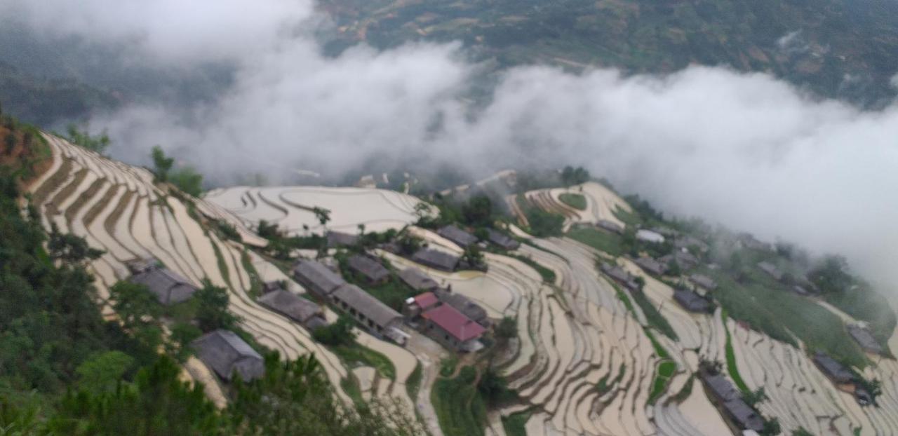 View ruộng bậc thang bản Phùng từ Chí Tài Homestay. Source: Chí Tài Homestay