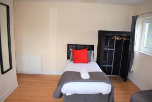 Kelpies Serviced Apartments Callum- 3 Bedrooms- Sleeps 6