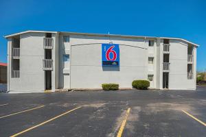 Motel 6-Blue Springs, MO
