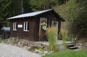 The Rusty Antler Guest Cabin