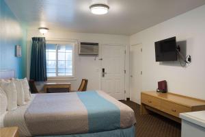 Motel 6-Canby, OR