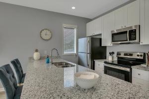 New 3/2 Duplex Minutes From Heart of Tampa -Unit B