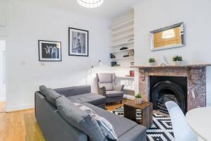 GuestReady - 2 BR Spacious Flat in West Kensington Fits 6!