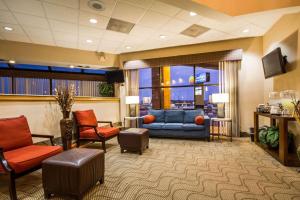 Comfort Inn & Suites Madison - Airport