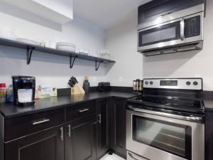 Cheery 1-BR in the of Shaw 2 blocks to subway