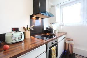 Chelsea off Kings Road One Bedroom Apartment with balcony